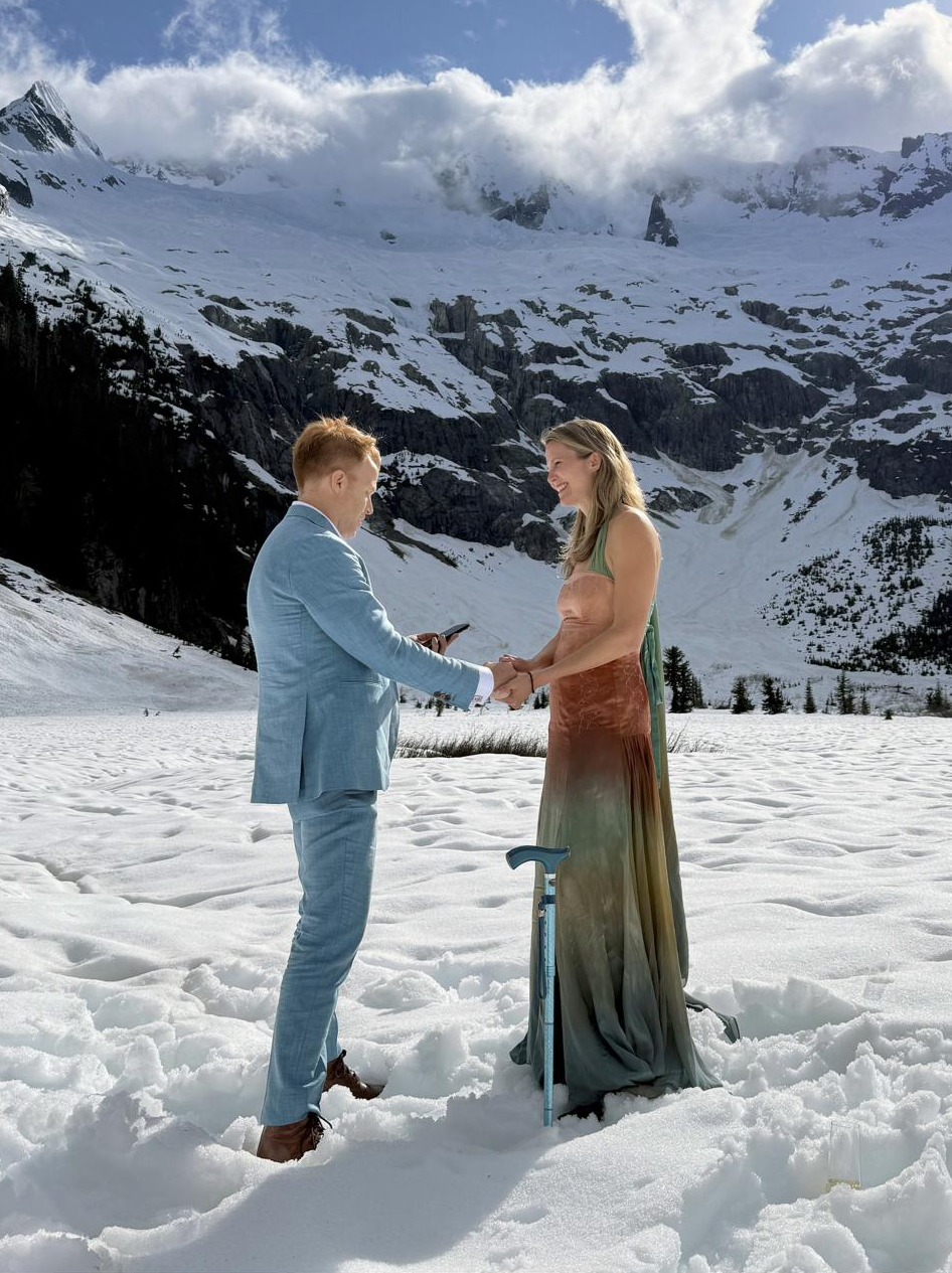 Exchanging vows on the ridge